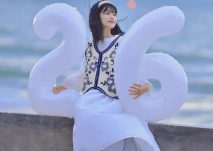 Bóng số trắng chụp hình sinh nhật