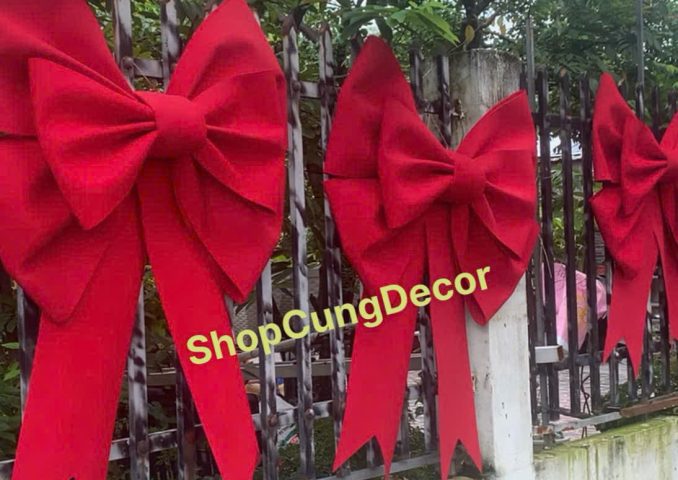 Nơ-xốp-đỏ-khổng-lồ-trang-trí-noel-02