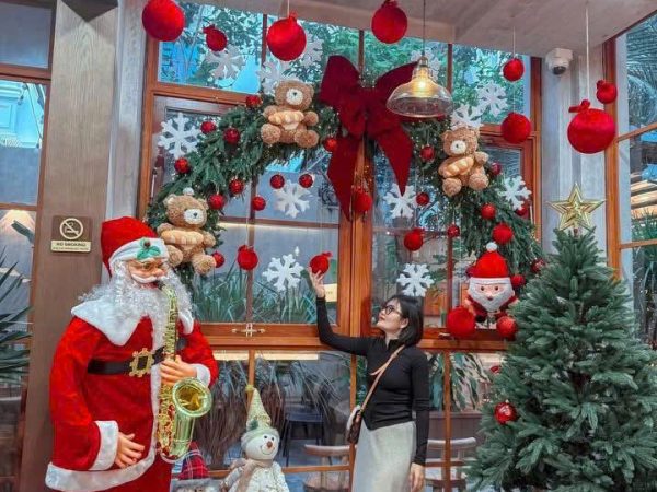 Gợi ý Top 20 phụ kiện trang trí noel quán cafe HOT nhất