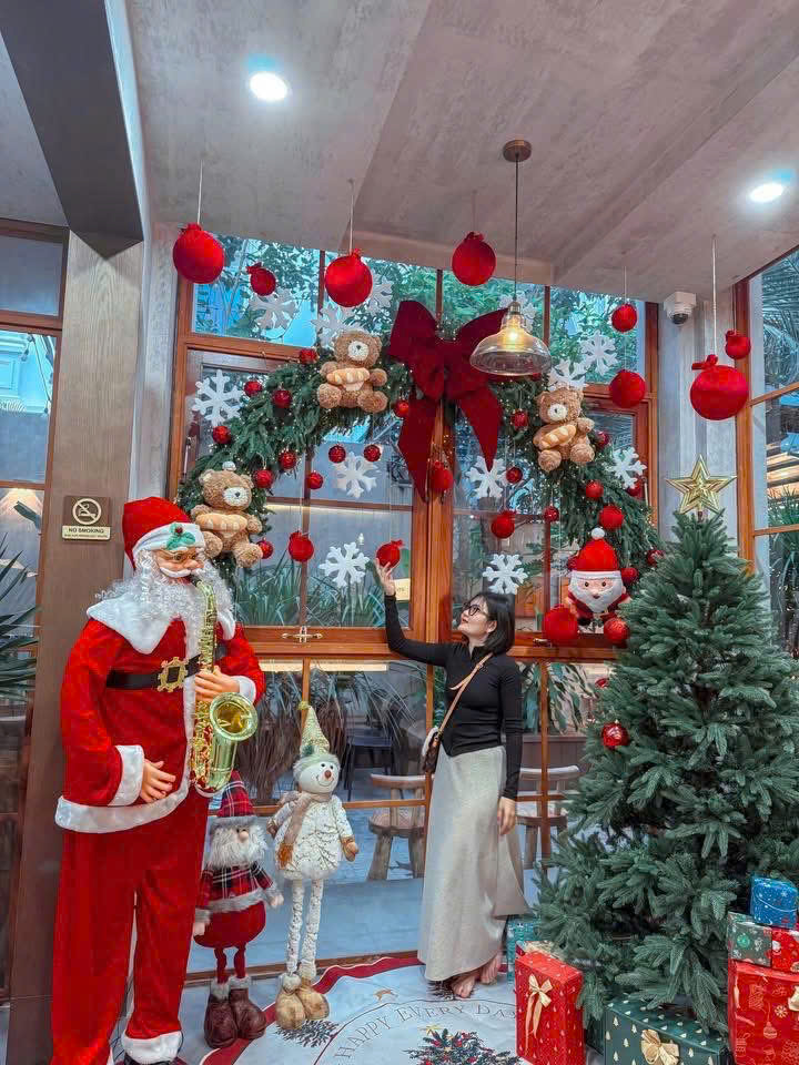 Top 20 phụ kiện trang trí noel quán cafe HOT nhất 020