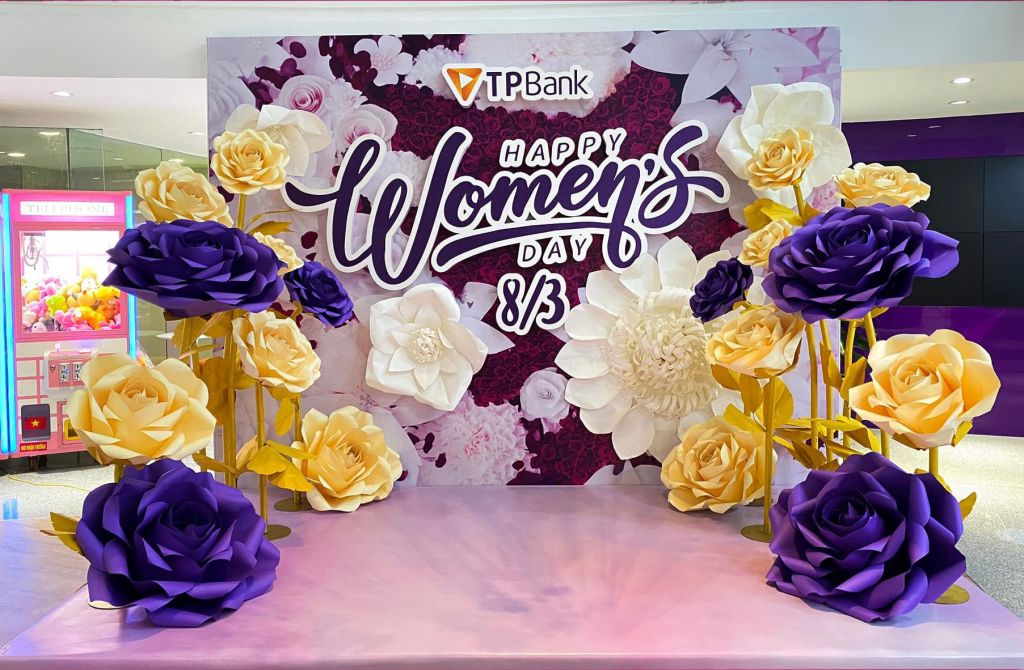 Cửa hàng cho thuê cụm hoa khổng lồ trang trí 8/3 tại TPHCM 03